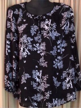 Beautiful Black/White Floral XL Alfani Blouse